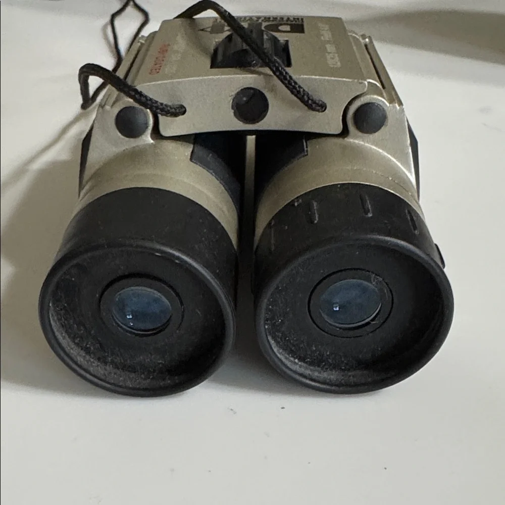 Vanguard Ruby Coated DR-1225 Binoculars with Black and Silver Finish